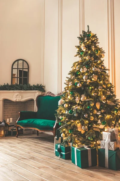 Sala Estar Con Árbol Navidad Cajas Regalo Hermoso Año Nuevo — Foto de Stock