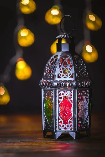斋月的圣月穆斯林节日 用闪亮的灯笼通讯的美丽背景 可用空间为您的文字的 — 图库照片