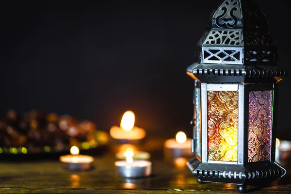 Muslimský Svátek Svatého Měsíce Ramadánu Kareem Krásné Pozadí Zářící Lucerna — Stock fotografie