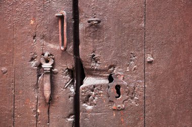 boyalı ahşap kapı