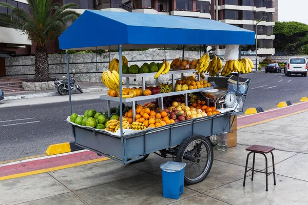 Frutas em um mercado de rua — Fotografia de Stock