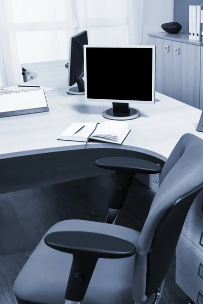 Computer monitors on a desk — Stock Photo, Image