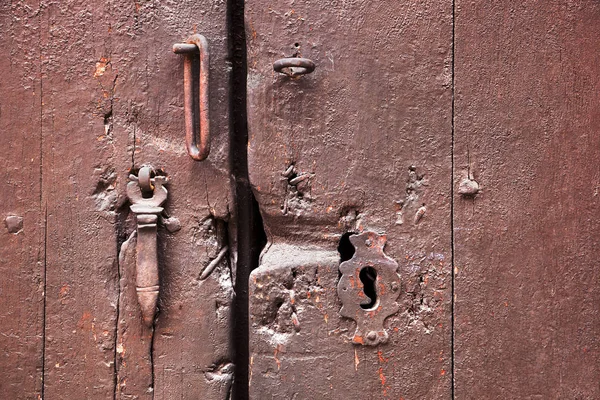Beschilderde houten deur — Stockfoto