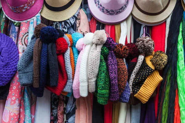 Peruvian hats and scarves — Stock Photo, Image