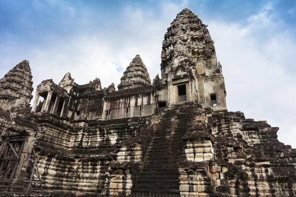 merdiven ve Angkor Wat kulede