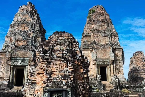 Ruinas del templo de East Mebon, área de Angkor — Foto de Stock