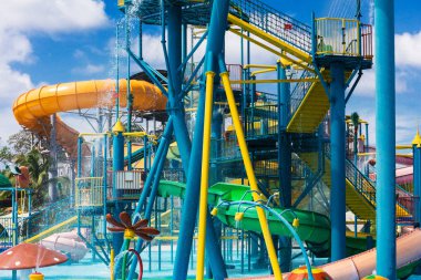 su kaydırağı ve aquapark pınarlarına