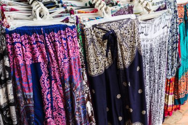 kadın giyim üzerine bir semt pazarı, Siem Reap