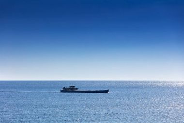 tekne büyük kargo taşıma