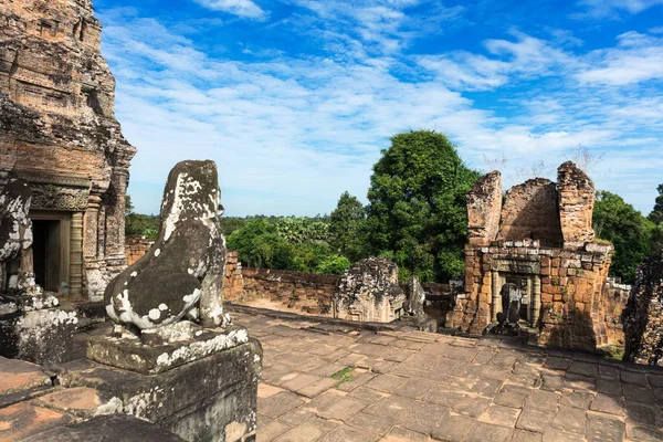 Ruínas do templo East Mebon, área de Angkor — Fotografia de Stock