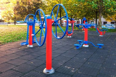 egzersiz ekipmanları genel Park'ta sabahın