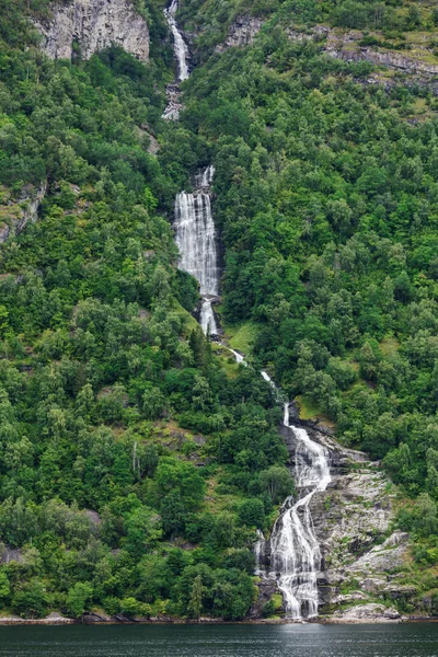 Schöner Wasserfall Geiranger Fjord — Stockfoto