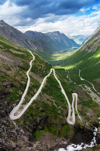 Norvège route de troll - route de montagne de Trollstigen — Photo