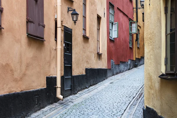 Kullerstensbelagda trottoaren i stan, Stockholm — Stockfoto