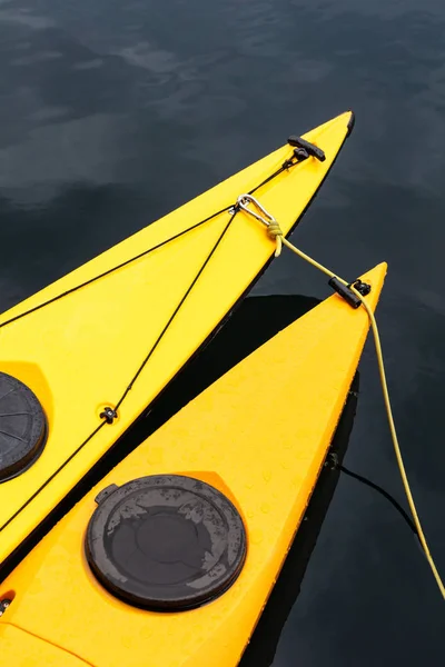 Kayaks on the dark water — Stock Photo, Image