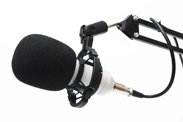 Beyaz Bir Arka Plan Üzerinde Yeni Mikrofon — Stok fotoğraf
