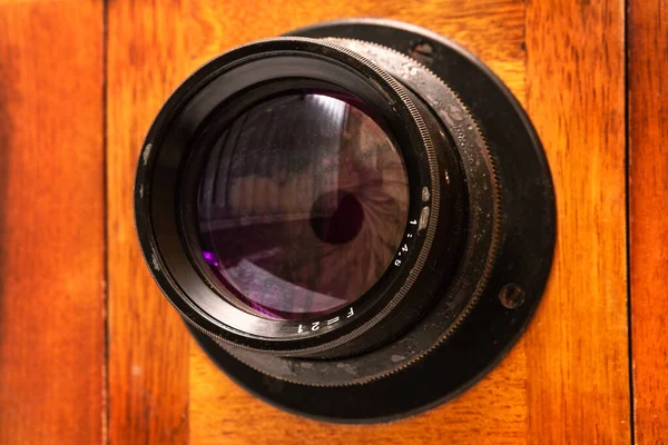 Lente Primer Plano Una Vieja Cámara Madera —  Fotos de Stock