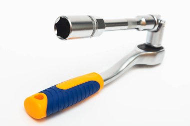 beyaz arkaplanda soket anahtarı