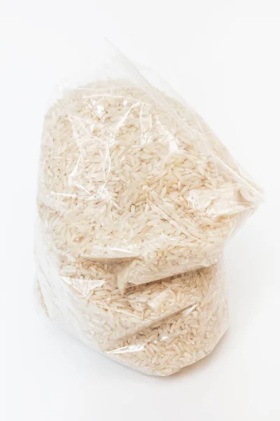 Arroz Una Bolsa Transparente Sobre Fondo Blanco — Foto de Stock