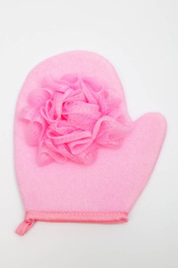 Beyaz arka planda güzel pembe bir bez.