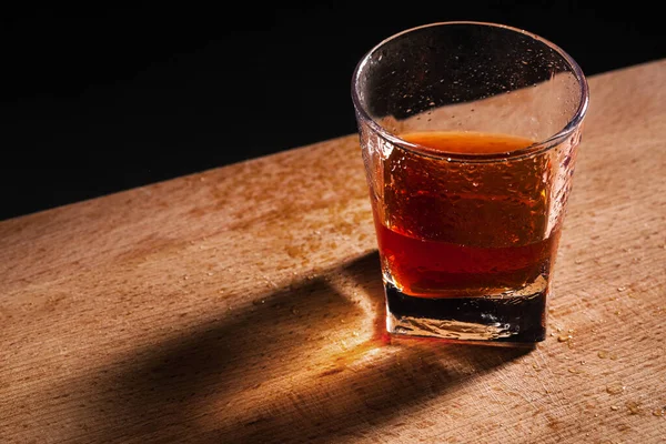 Vaso Del Whisky Sobre Mesa Madera — Foto de Stock