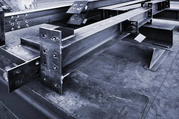 Modern Fabrikada Yeni Kaynaklı Metal Kirişler — Stok fotoğraf