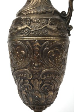 Bir Satyr ve melekler, çiçek süsleri, kol Swan ile bronz sürahi