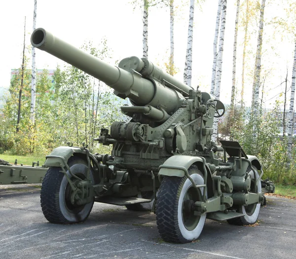 Eski yeşil topçu Sahra Topu topu