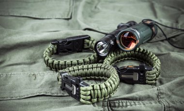 Askeri paracord bilezik, taktik meşale ve casus cam