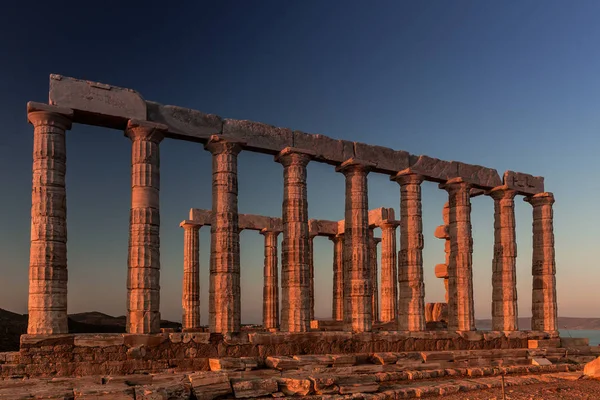 Ruiny świątyni Posejdona o zachodzie słońca w Cape Sounion — Zdjęcie stockowe