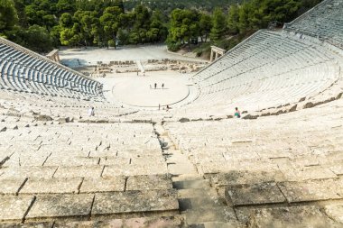 Ancient Epidaurus, Yunanistan - Eylül 2016: Turist tiyatro
