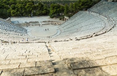 Ancient Epidaurus, Yunanistan - Eylül 2016: Turist tiyatro