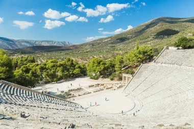 Ancient Epidaurus, Yunanistan - Eylül 2016: Turist tiyatro