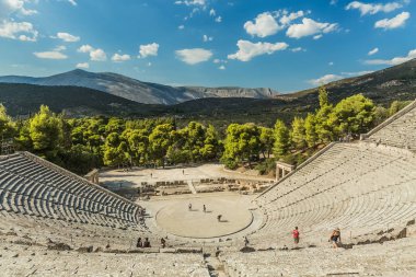 Ancient Epidaurus, Yunanistan - Eylül 2016: Turist tiyatro