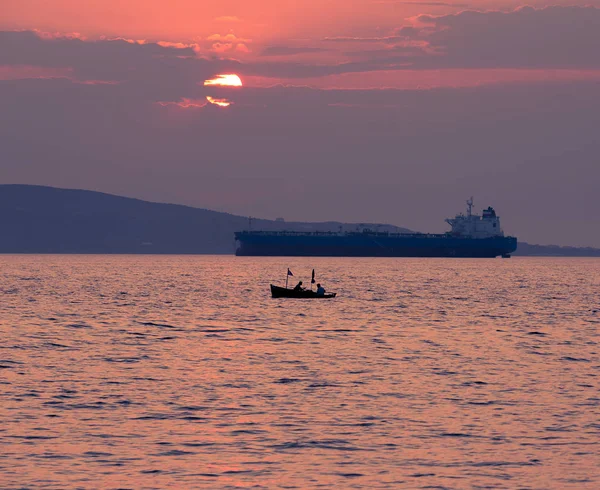 Yunan sahillerinde gün batımında