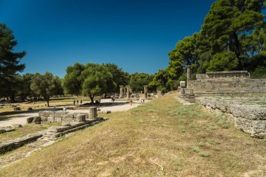 Ancient Olympia, Yunanistan - Eylül 2016: Turist kutsal Antik Yunanistan