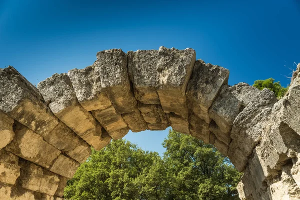 Vstupní oblouk v Olympia - svatyně starověkého Řecka — Stock fotografie