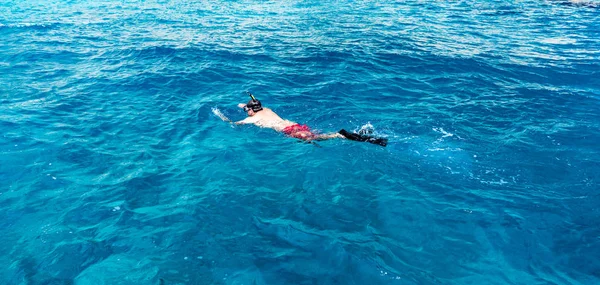 Schwimmer im Meer — Stockfoto