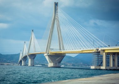 Rio-Antirrio köprü Charilaos Trikoupis Patras içinde