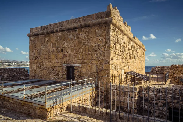 La vieille forteresse dans le port de Paphos — Photo