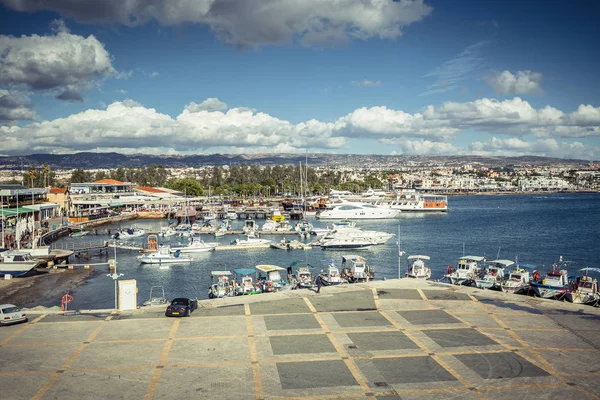 Pafos, Cypr - grudzień 2016: Jachty w porcie — Zdjęcie stockowe