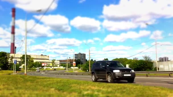 Auto's op de snelweg - zomer scene - Timelapse — Stockvideo