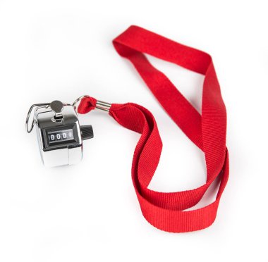 Metal Clicker tezgahın üzerine kırmızı kurdele