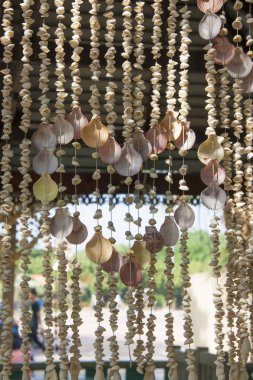 Perde kabukları yapılmış