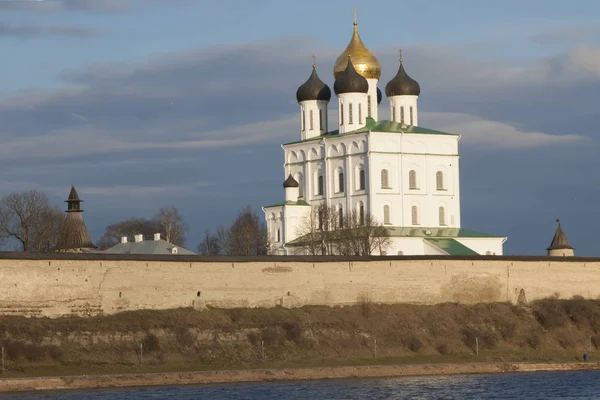Vista Fortaleza Pskov Krom Desde Otra Orilla Del Río — Foto de Stock