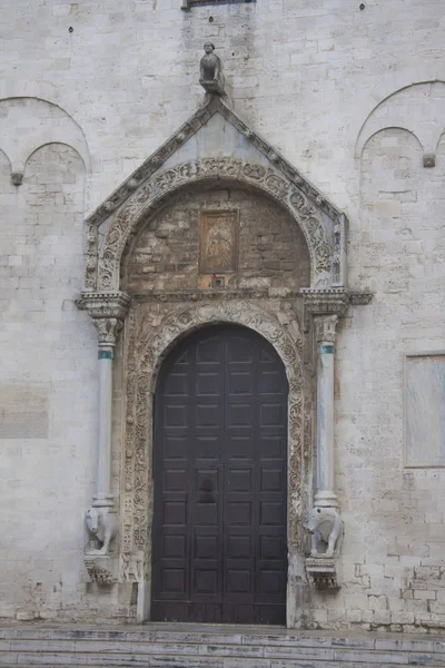 Vstup Středověké Katedrály Bari Jižní Itálie — Stock fotografie