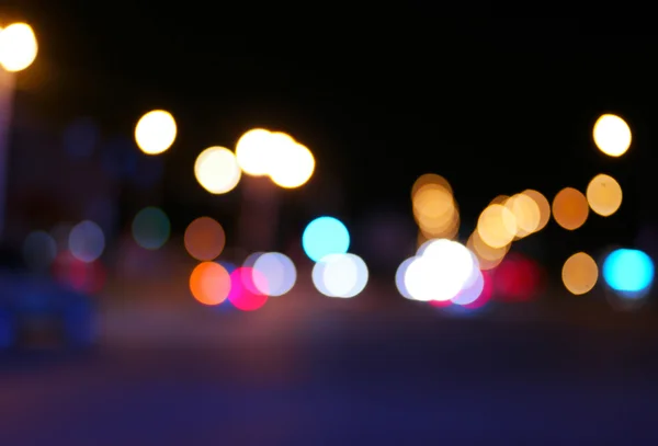 Vintage tonificado borrosa calle y luces de coche, abstracto urbano noche tiempo fondo . — Foto de Stock