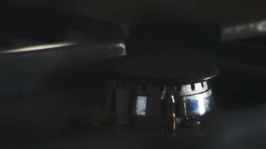 Gaz mutfak soba yanan alev.