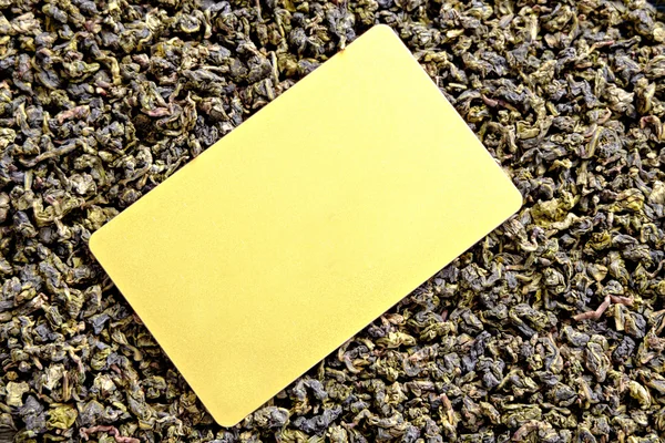 Fondo de té Oolong y tarjeta de color dorado en blanco para texto, copia — Foto de Stock