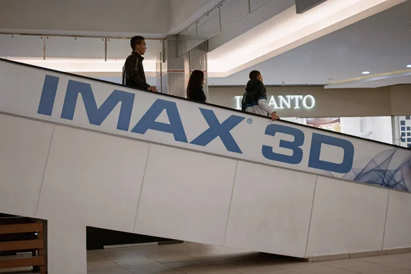 Astrakhan Russia: 26 de octubre de 2016: IMAX 3D Ad in local mall. IMAX es un formato de película cinematográfica creado por la empresa canadiense IMAX corporation — Foto de Stock